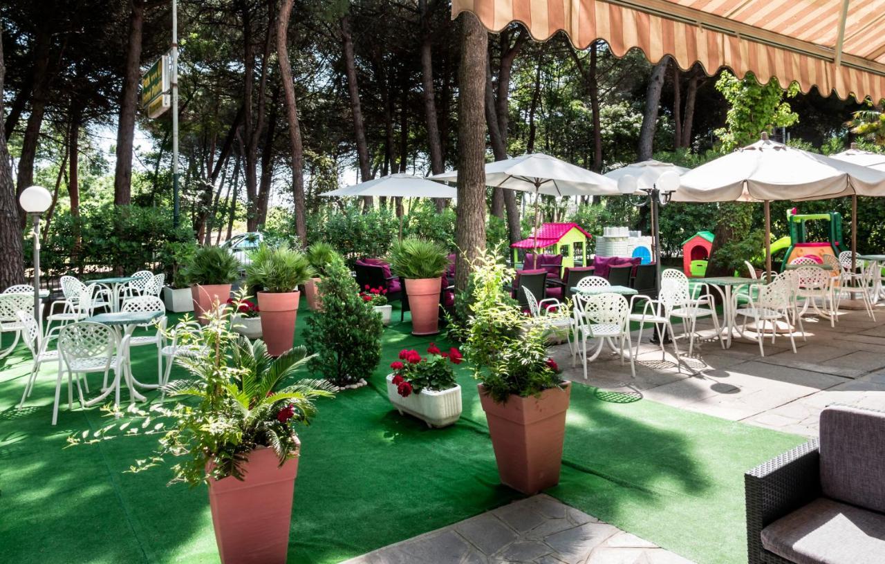 Park Hotel Pineta Червия Екстериор снимка